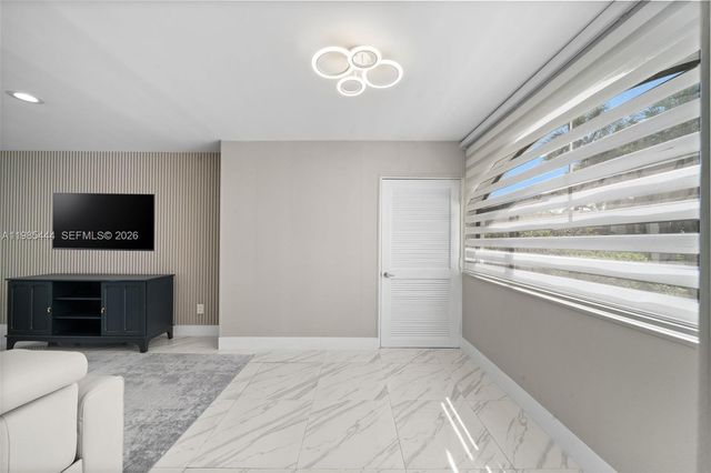 3549 Magellan Cir 418, Aventura, FL 33180