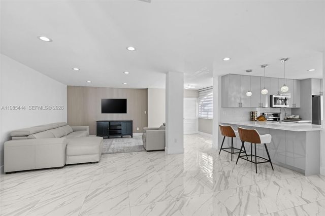 3549 Magellan Cir 418, Aventura, FL 33180