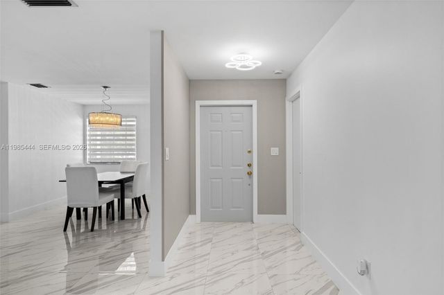 3549 Magellan Cir 418, Aventura, FL 33180