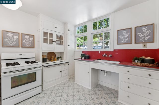 2450 Hillside Ave, Berkeley, CA 94704