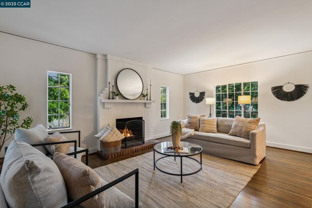 2450 Hillside Ave, Berkeley, CA 94704
