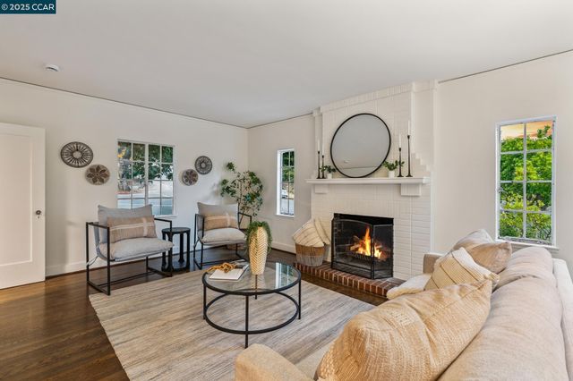 2450 Hillside Ave, Berkeley, CA 94704