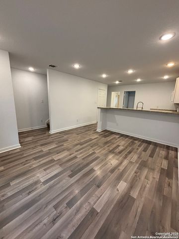 1522 S Elmendorf, San Antonio, TX 78207
