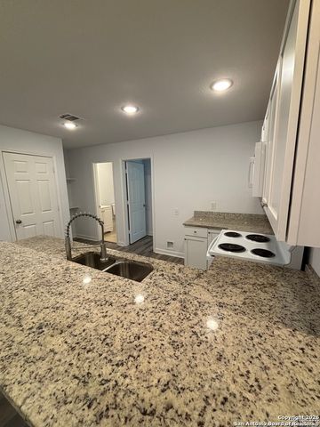 1522 S Elmendorf, San Antonio, TX 78207