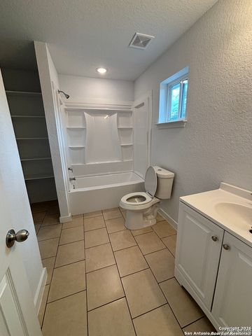 1522 S Elmendorf, San Antonio, TX 78207