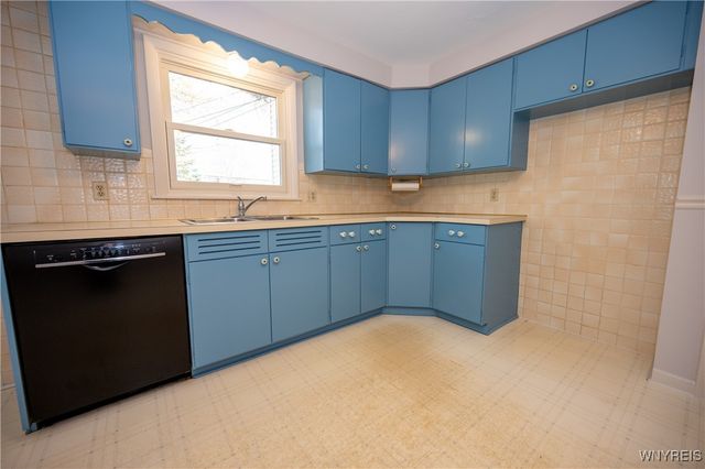 92 Devon Lane, Amherst, NY 14221