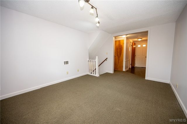 92 Devon Lane, Amherst, NY 14221