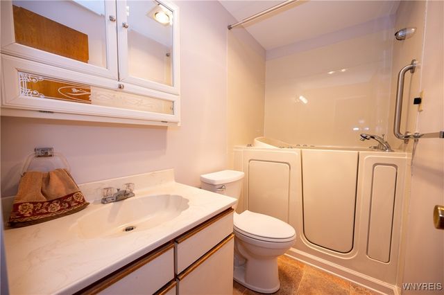 92 Devon Lane, Amherst, NY 14221