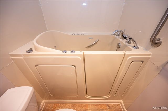 92 Devon Lane, Amherst, NY 14221