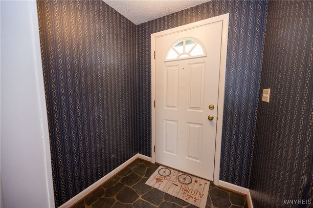 92 Devon Lane, Amherst, NY 14221