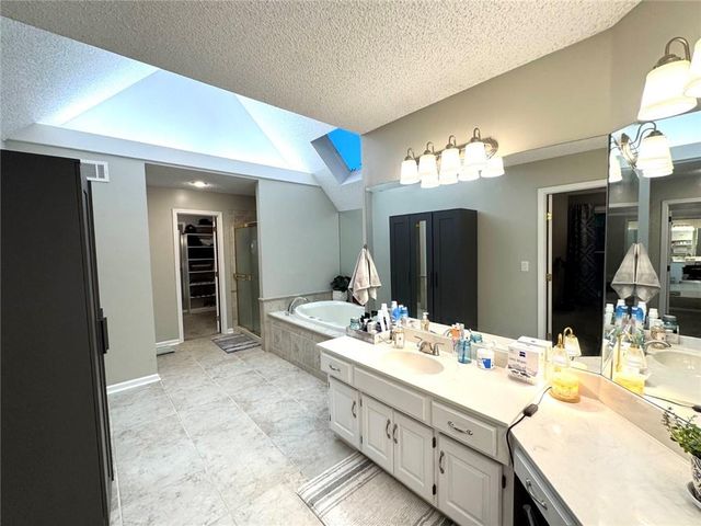 608 Butternut Lane, Liberty, MO 64068