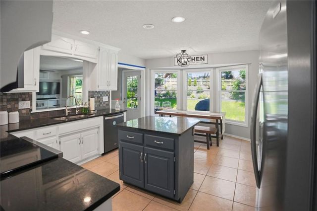 608 Butternut Lane, Liberty, MO 64068