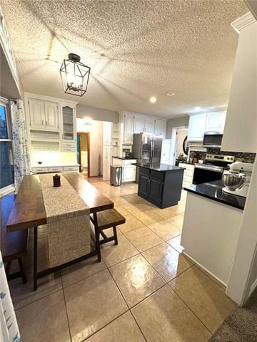 608 Butternut Lane, Liberty, MO 64068
