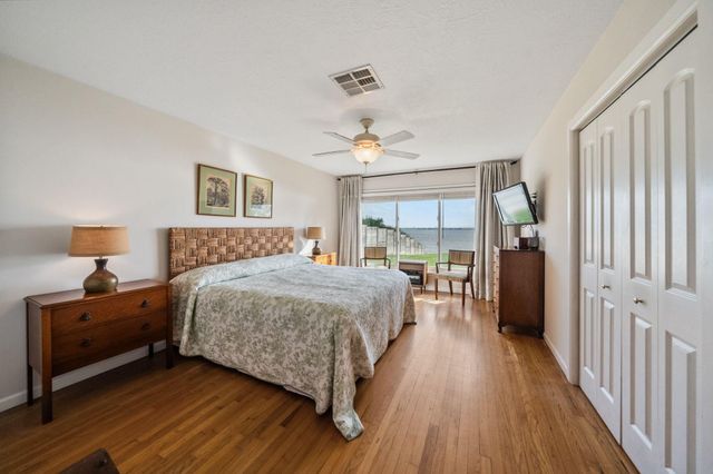 138 N Burnett Drive, Baytown, TX 77520