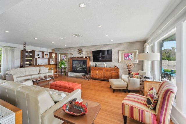 138 N Burnett Drive, Baytown, TX 77520