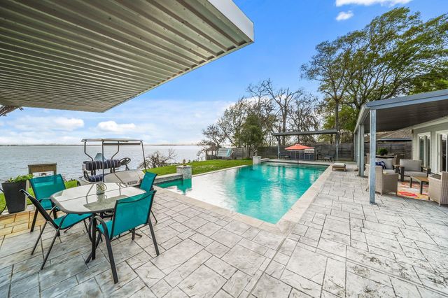 138 N Burnett Drive, Baytown, TX 77520