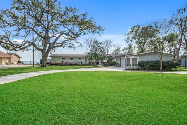 138 N Burnett Drive, Baytown, TX 77520