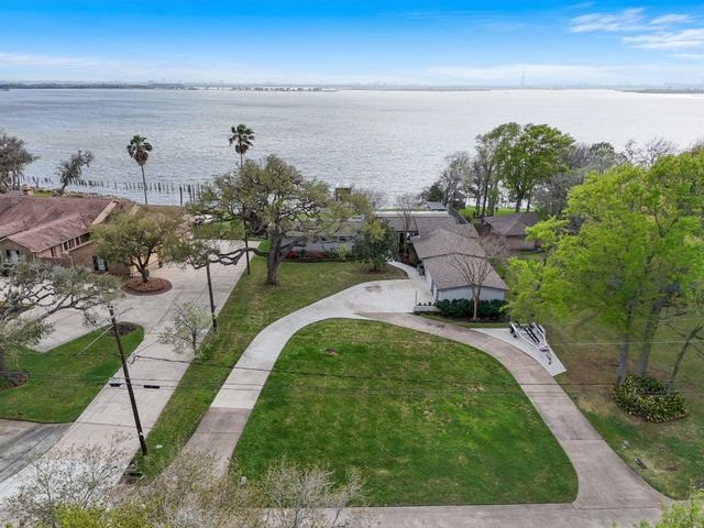 138 N Burnett Drive, Baytown, TX 77520