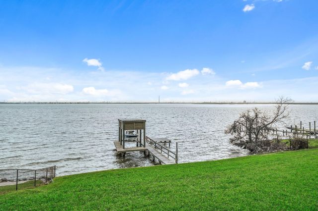 138 N Burnett Drive, Baytown, TX 77520