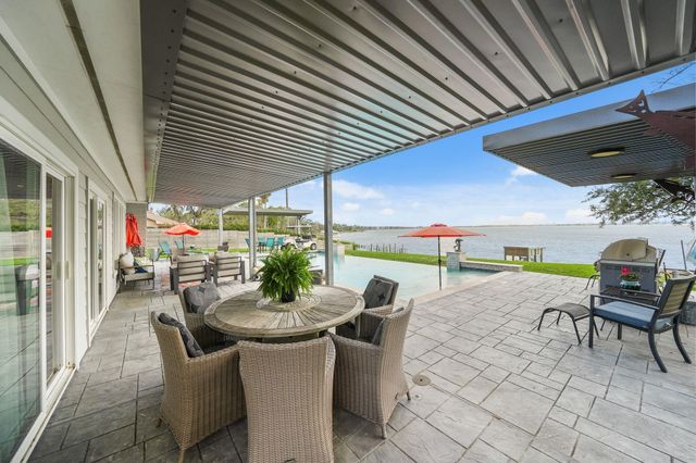 138 N Burnett Drive, Baytown, TX 77520