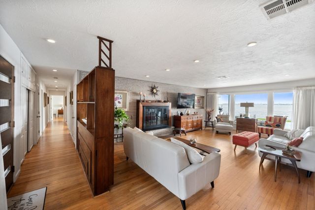 138 N Burnett Drive, Baytown, TX 77520