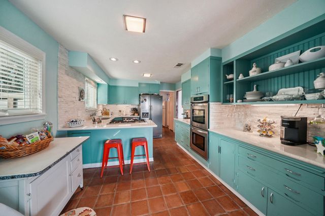 138 N Burnett Drive, Baytown, TX 77520