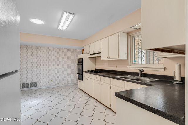 2611 Jefferson Avenue, El Paso, TX 79930