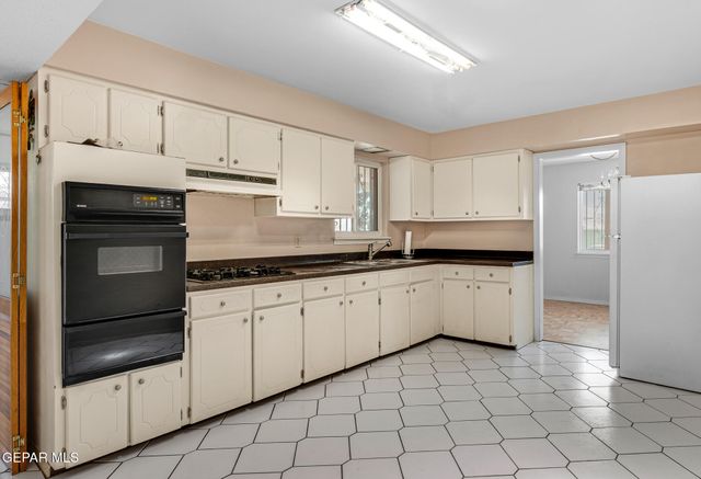 2611 Jefferson Avenue, El Paso, TX 79930