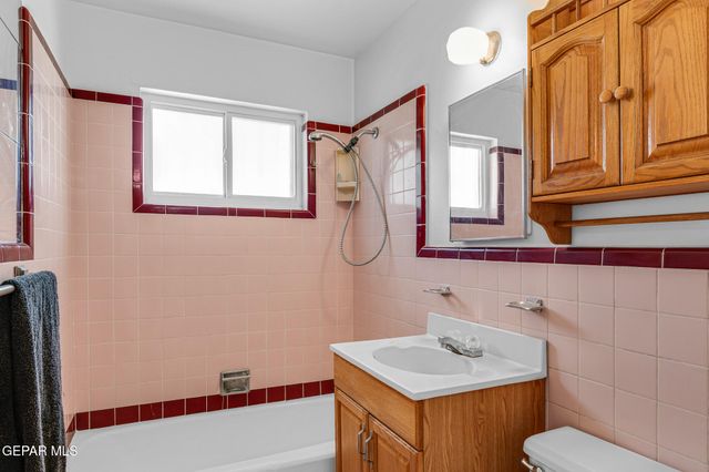 2611 Jefferson Avenue, El Paso, TX 79930