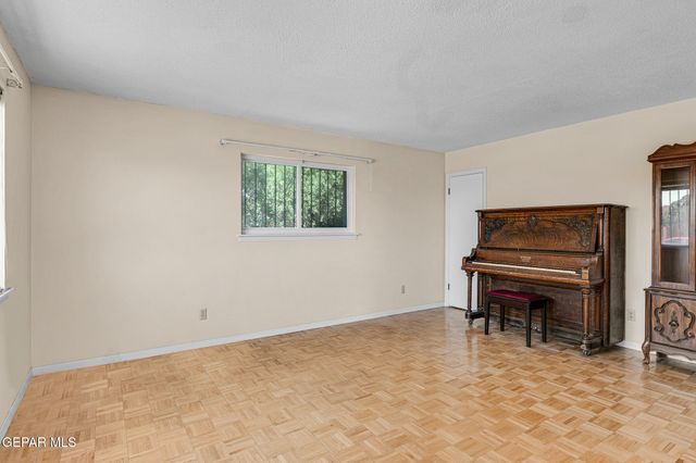 2611 Jefferson Avenue, El Paso, TX 79930