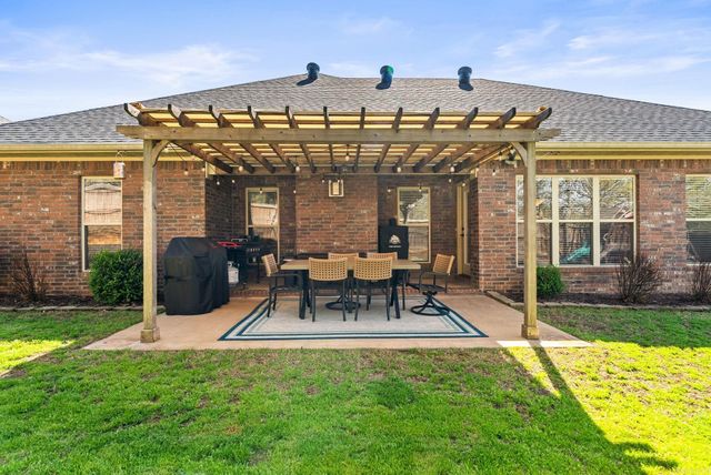 24 Basswood Terrace, Maumelle, AR 72113