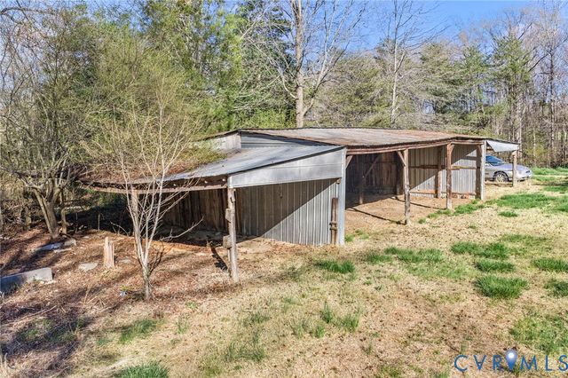 19161 Hollowing Creek Rd, Beaverdam, VA 23015