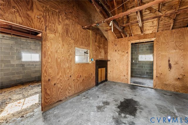19161 Hollowing Creek Rd, Beaverdam, VA 23015
