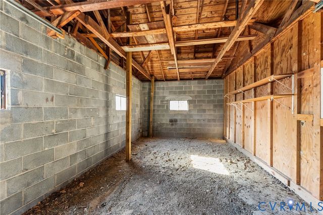 19161 Hollowing Creek Rd, Beaverdam, VA 23015