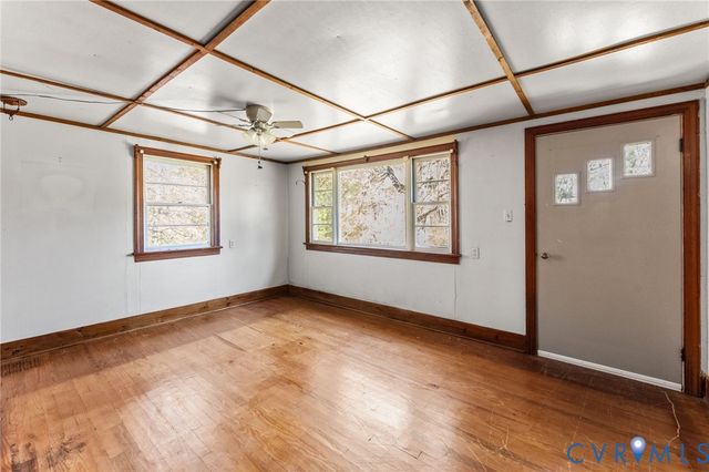 19161 Hollowing Creek Rd, Beaverdam, VA 23015