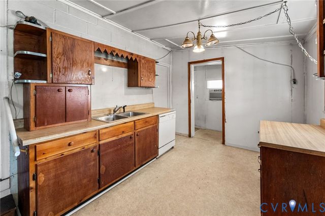 19161 Hollowing Creek Rd, Beaverdam, VA 23015