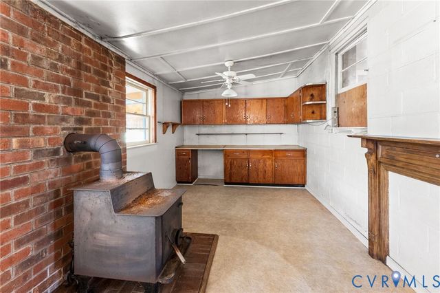 19161 Hollowing Creek Rd, Beaverdam, VA 23015