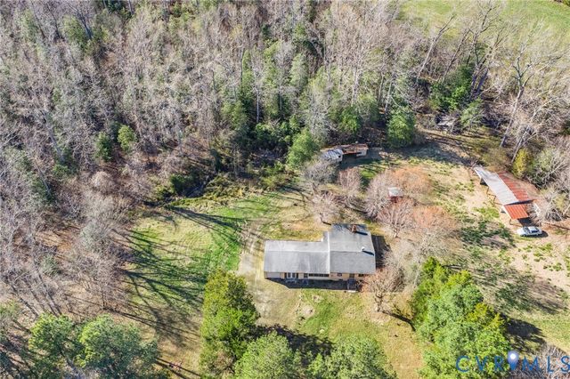 19161 Hollowing Creek Rd, Beaverdam, VA 23015
