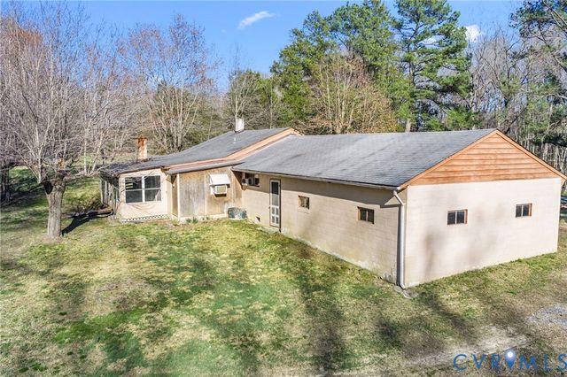 19161 Hollowing Creek Rd, Beaverdam, VA 23015