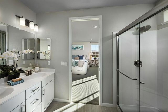 2200 Gladiola Drive, Hollister, CA 95023