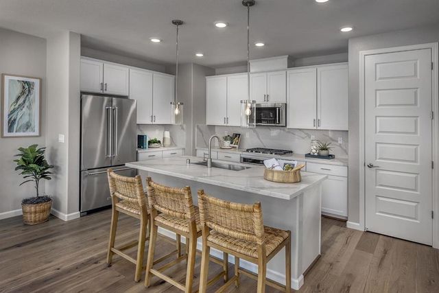 2200 Gladiola Drive, Hollister, CA 95023