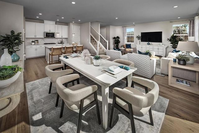 2200 Gladiola Drive, Hollister, CA 95023