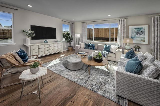 2200 Gladiola Drive, Hollister, CA 95023