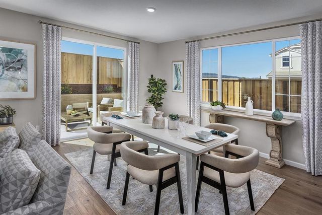 2200 Gladiola Drive, Hollister, CA 95023