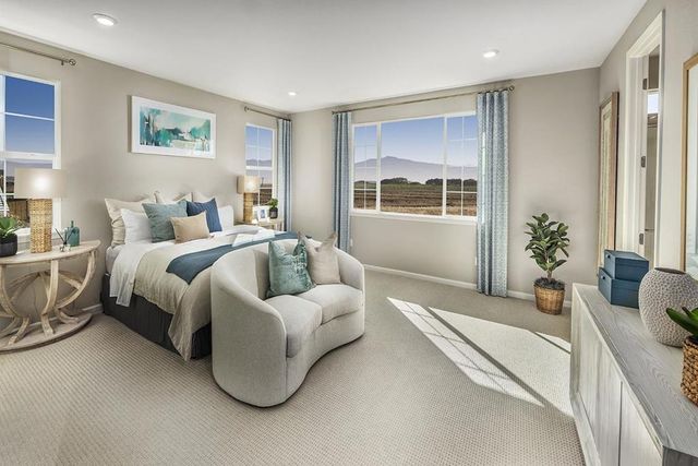 2200 Gladiola Drive, Hollister, CA 95023