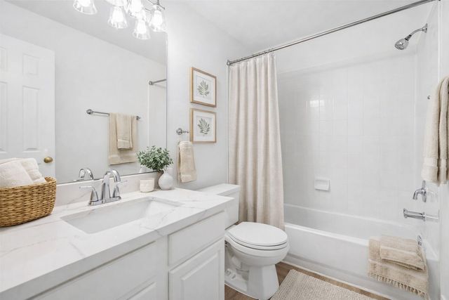 211 Blushwood Place, The Woodlands, TX 77382