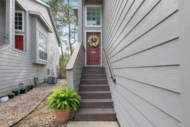 211 Blushwood Place, The Woodlands, TX 77382