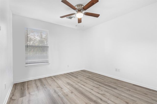 211 Blushwood Place, The Woodlands, TX 77382