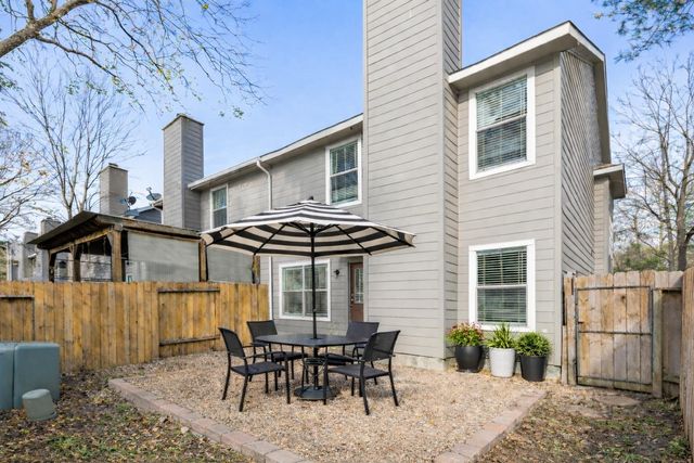 211 Blushwood Place, The Woodlands, TX 77382