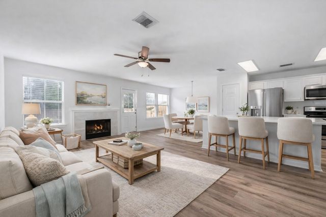 211 Blushwood Place, The Woodlands, TX 77382